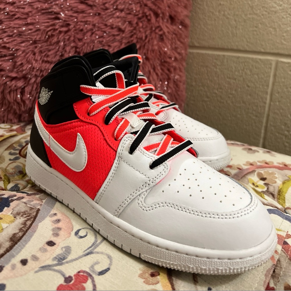 Nike Air Jordan 1 Mid SE "Black/Infrared 23/White" Big Kids' Shoes